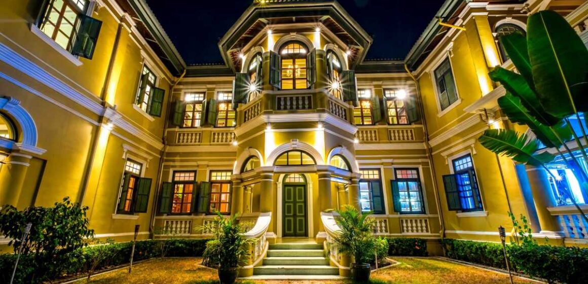 Traditional Architecture Traditional Architecture