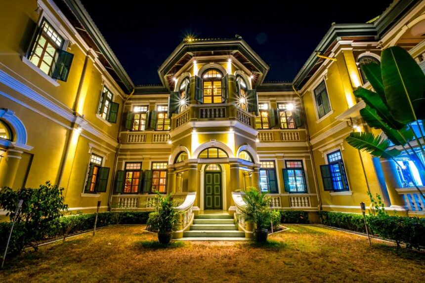 Traditional Architecture Traditional Architecture